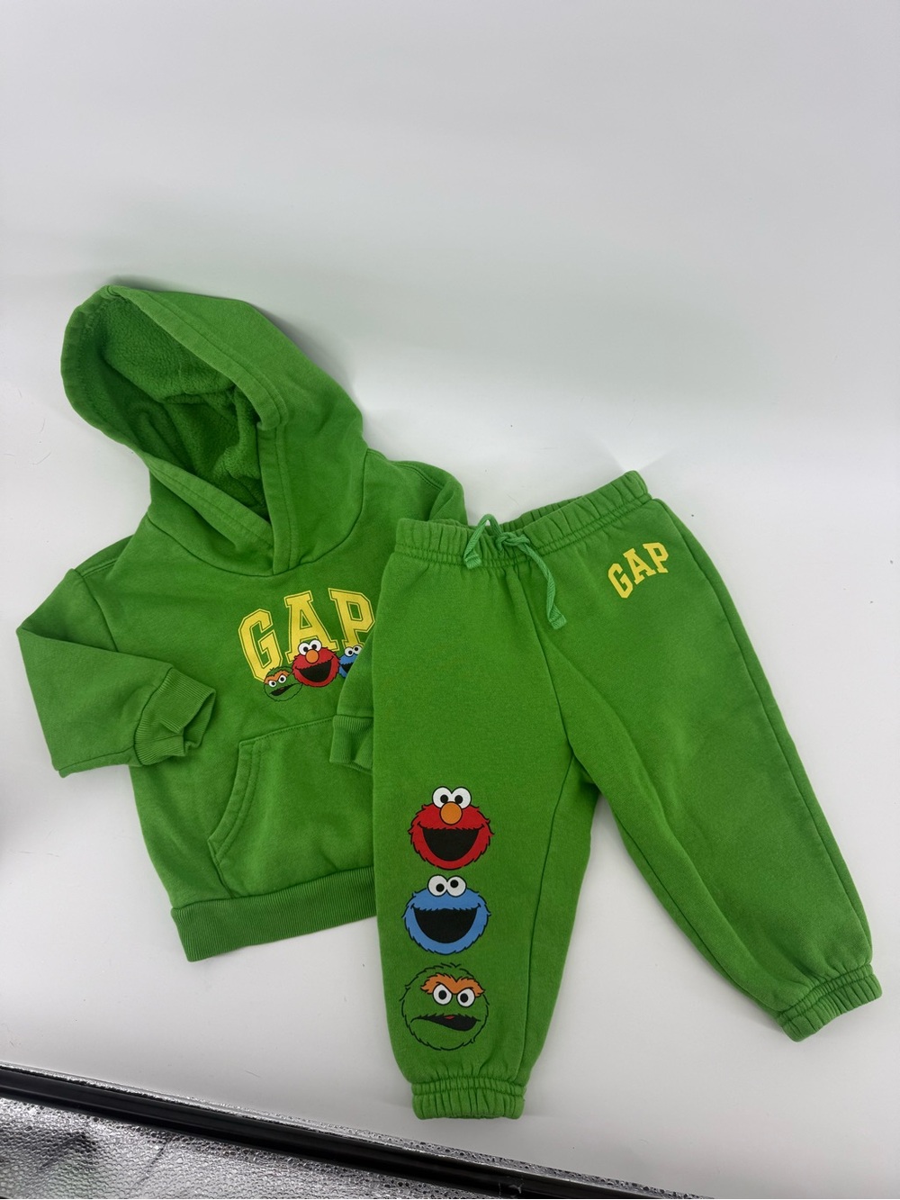 Baby Gap Green Sweatsuit Featuring Sesame Street Size 12 To 18 Month